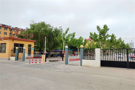 出售泰安凤凰社区3室2厅1卫105平精装修